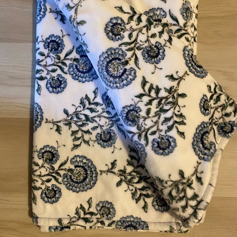 Members Mark Floral Patterned Fleece Blanket - Picture 4 of 6